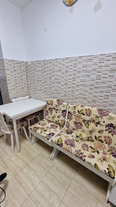 Masa de bucatarie cu doua scaune