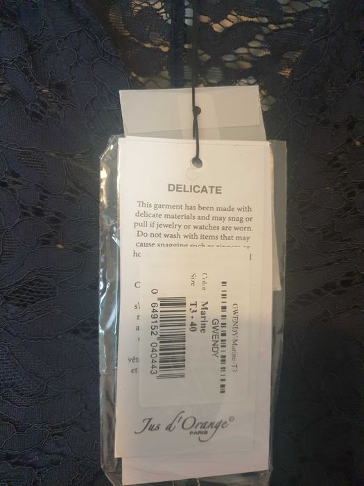 Дамска рокля с дантела