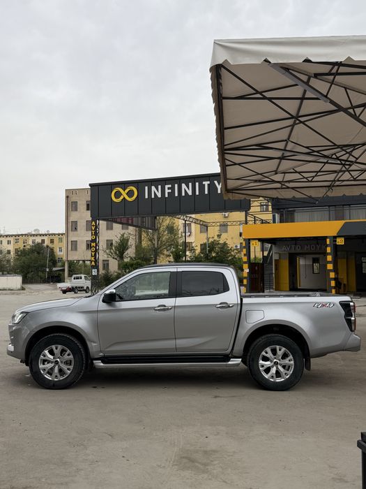 Isuzu D-Max 2023 pikap