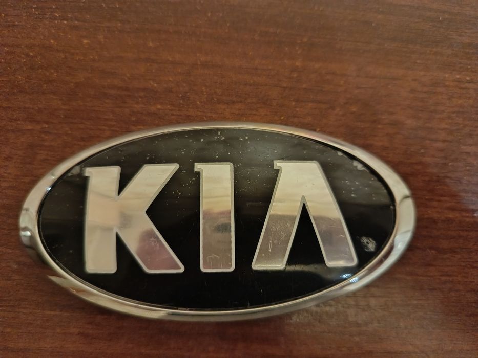 Лейбл на авто Kia