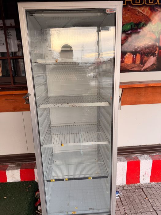 Хладилна витрина за безалкохолни