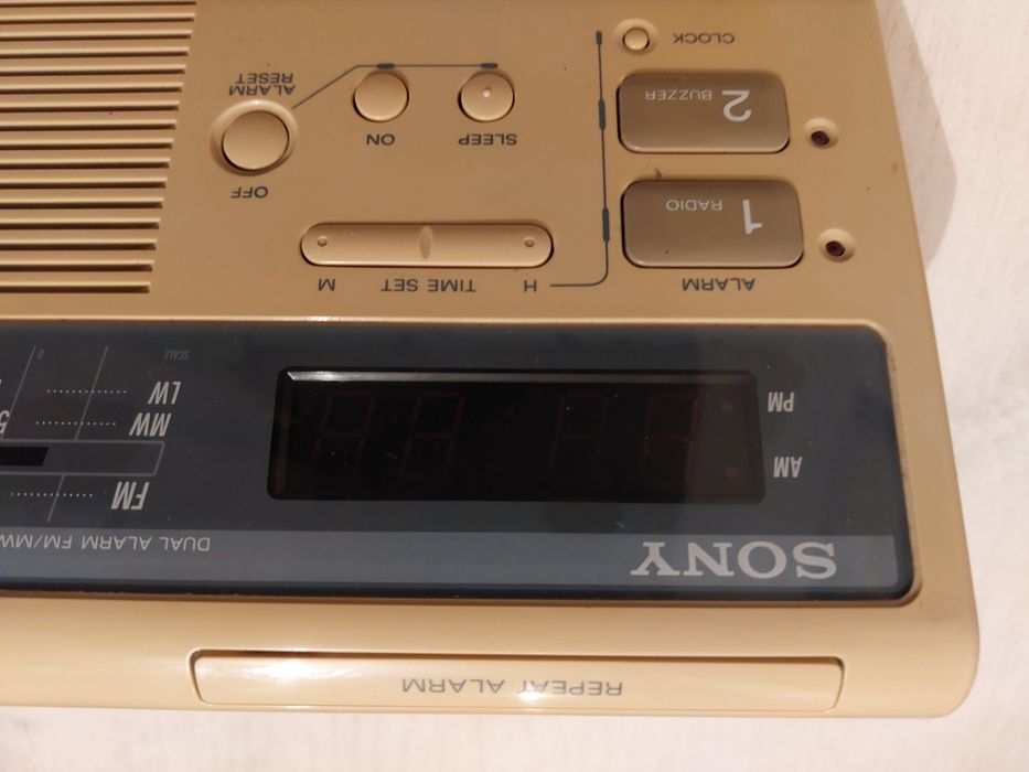 Vand Radio  Ceas  Sony cu Alarma