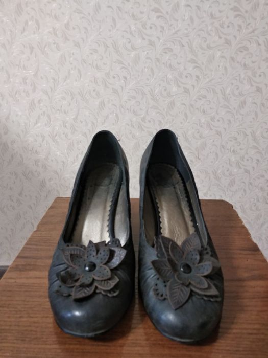 Продам женские туфли.