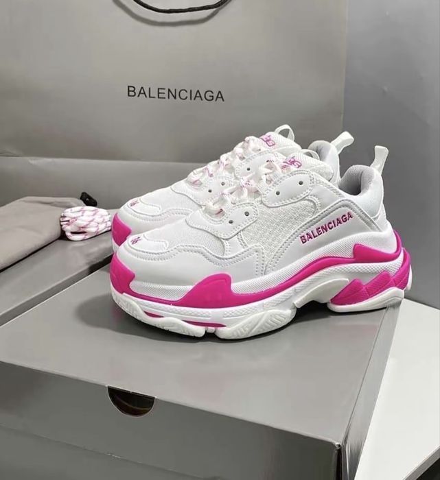 Vand Balenciaga Triple S Pink And white noi. Orice marime in stoc