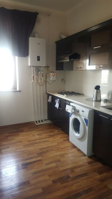 3 этажный дом 2 этажда 3 хонали 66 км Шарк 1чорраха  сотилади срочно