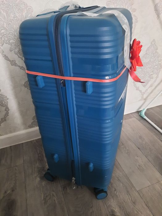 Продам чемодан, новый, большой