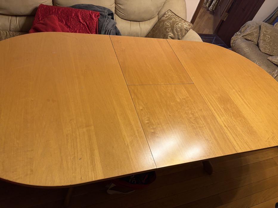 Стол деревянный раздвигающийся в хорошем состоянии