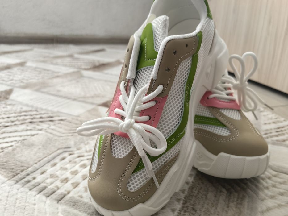 Дамски маратонки чисто нови 39 номер