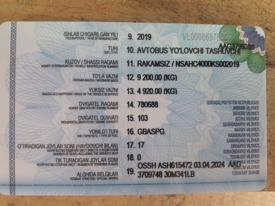 Isuzu avtobus.            .