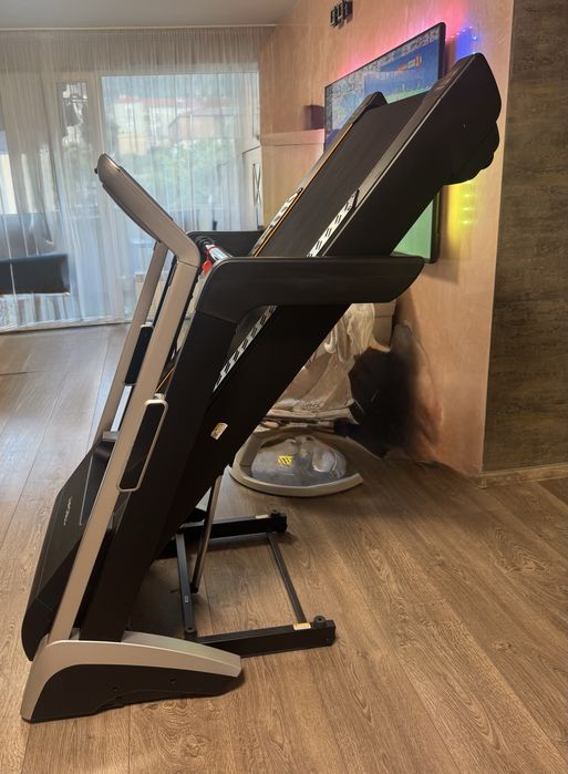 Бягаща пътека Techfit T3050, Мотор 2.25 к.с., Максимално поддържано тегло 150 кг