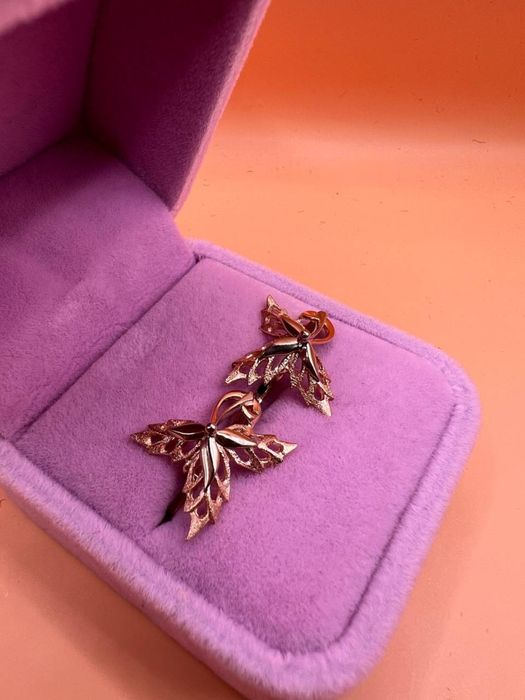 Продам золотые серьги.