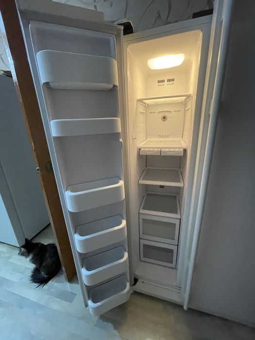 Двухдверный холодильник