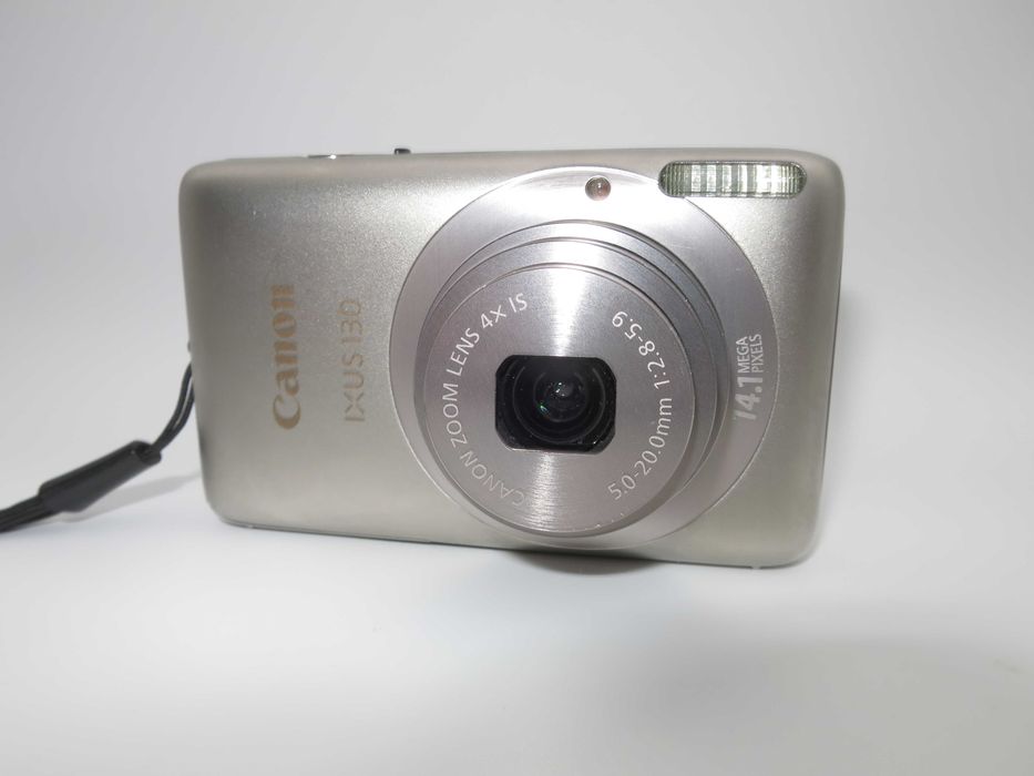 Canon IXUS 130 ултра компактен цифров фотоапарат, дигитална камера в сребърен цвят, 14MP, отлично състояние, пълен комплект, работи перфектно!