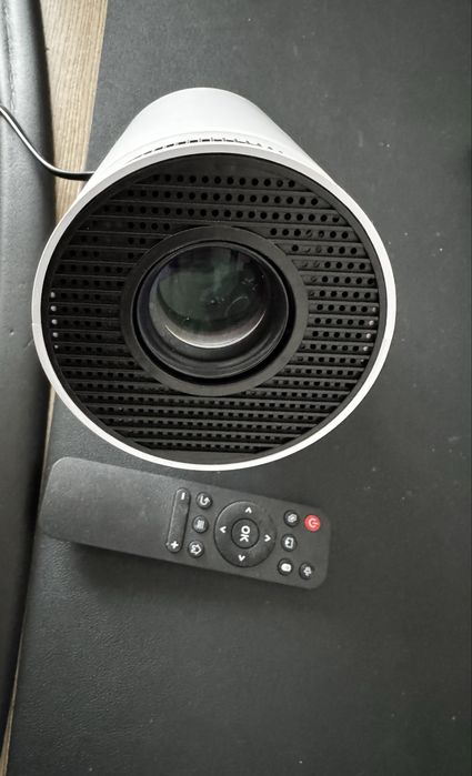 Proiector portabil HY300