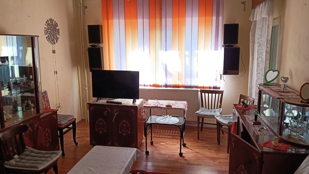 Închiriez Apartament