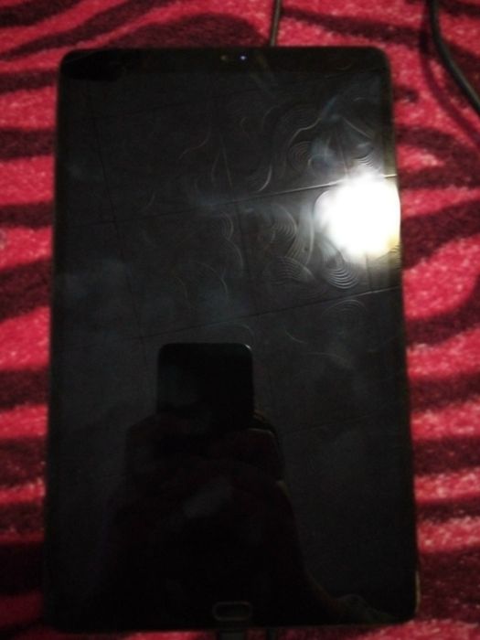 Vând tabletă foarte buna