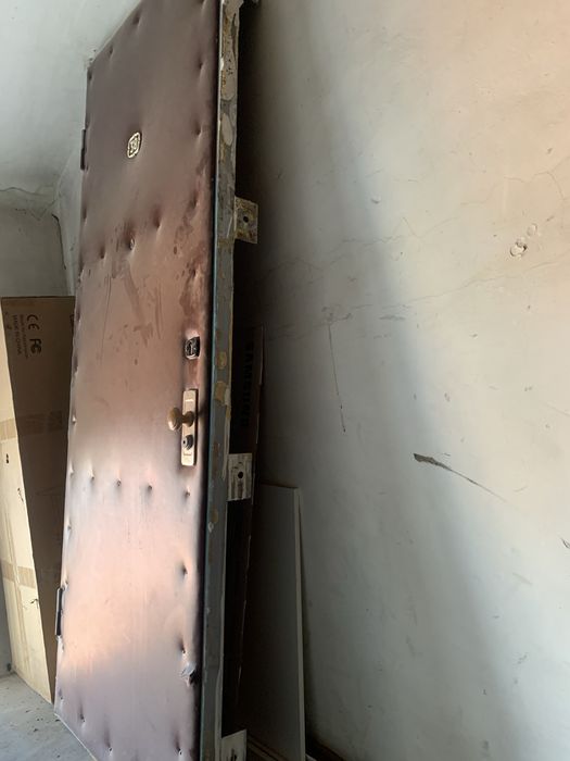 Продам железную дверь