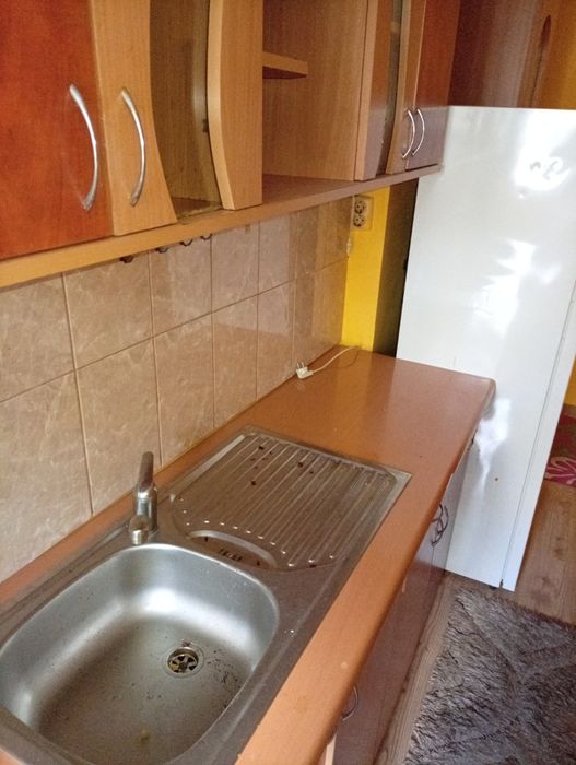 Închiriez  doua garsoniere