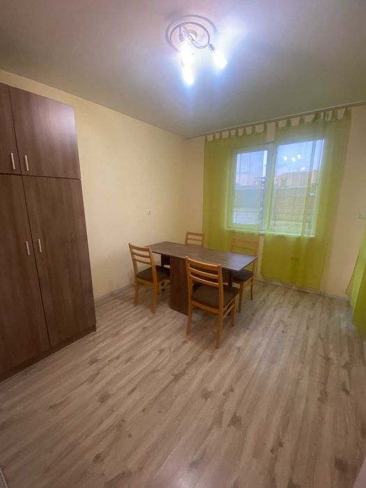 Под наем тристаен с опция за гараж