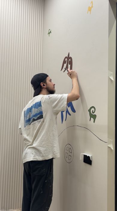 Роспись стен Астана. Дизайнер. Граффити. Рисунки на стенах, мурал