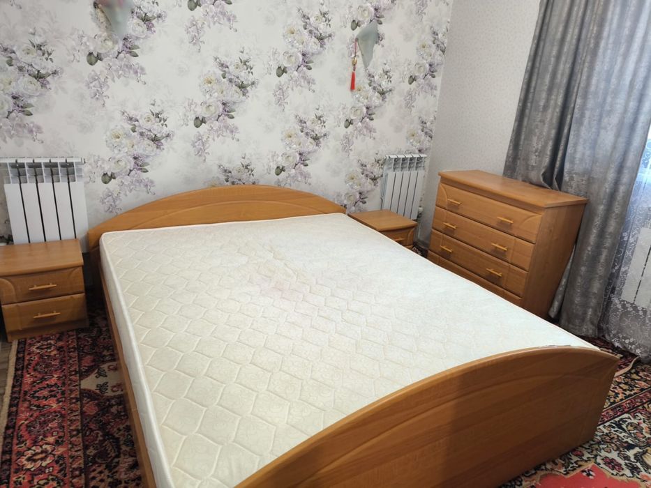 Продам спальный гарнитур