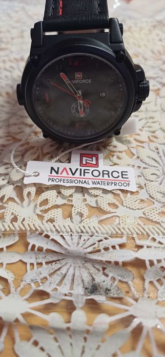 Продавам нов луксозен мъжки часовник