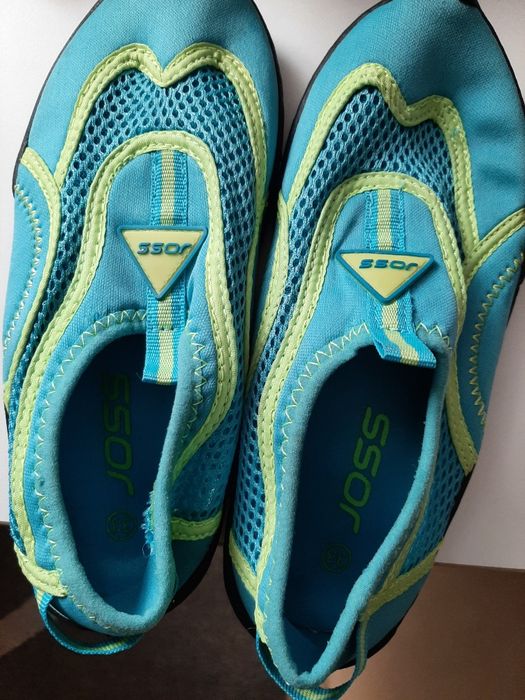 Продаю коралки(обувь для пляжа)