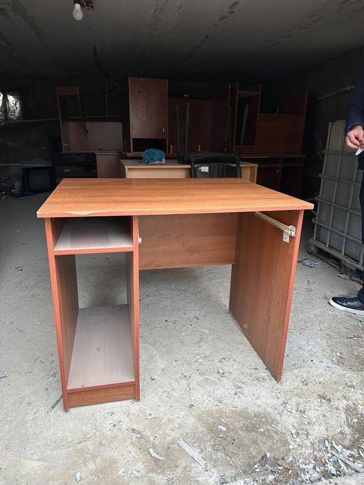 Parta stolar sotiladi 300 mingdan