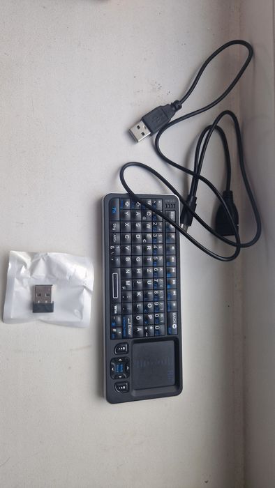 mini tastatură wireless Rii, un dispozitiv multifuncțional de tip 3in1
