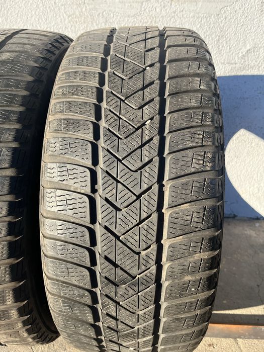 2 бр. зимни гуми 235/45/18 Pirelli DOT 4019 5,5 mm