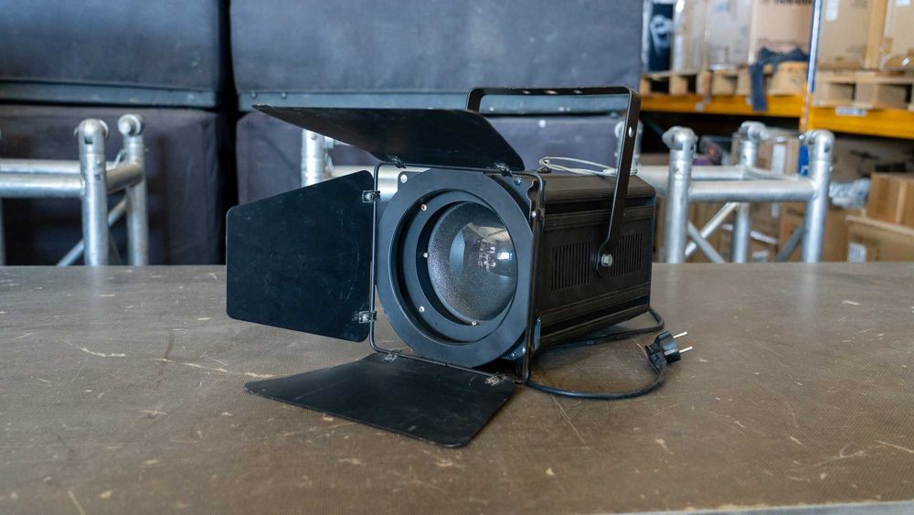 6x Eurolite 650/1000 Fresnel Black