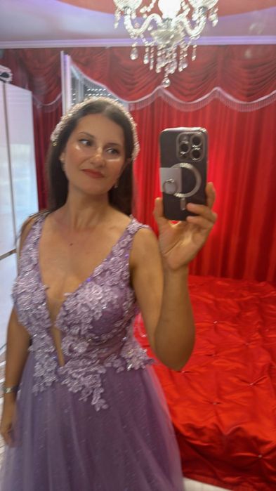 Рокли нови и облечени само за няколко часа