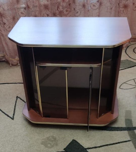 Продам б у тумба под телевизор