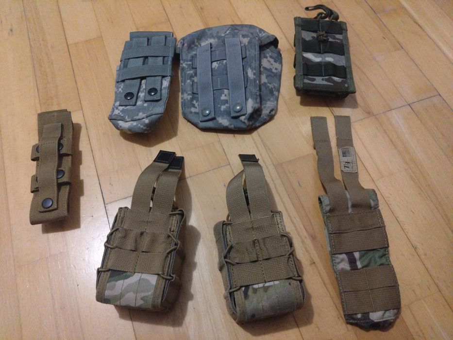 Buzunare, bureți și curea pentru casca, cască fără microfon