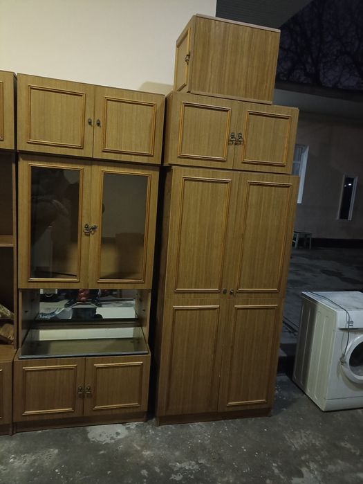 Stenka va yumshoq mebellar sotiladi.