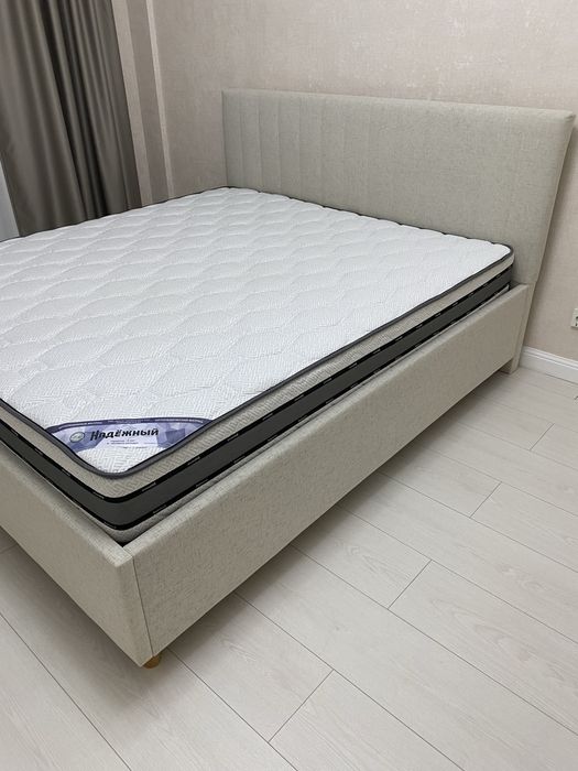 Кровать с матрасом