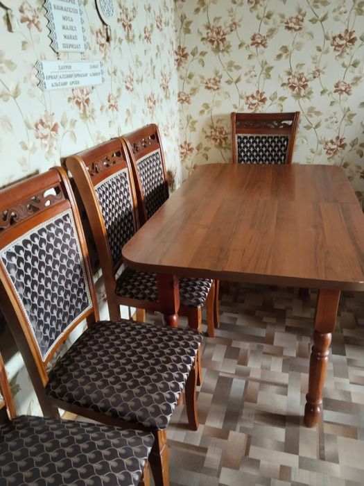 Стол со стульями