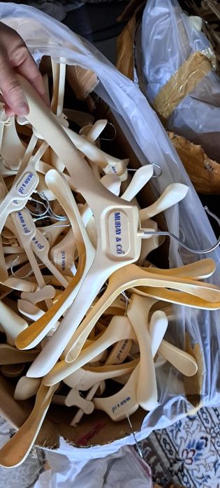 Вешалки для одежды