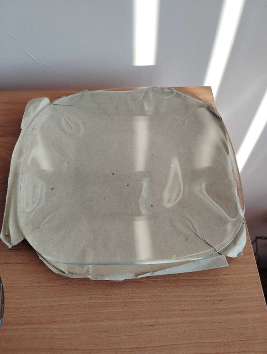 Стъклени чинии  неизползвани