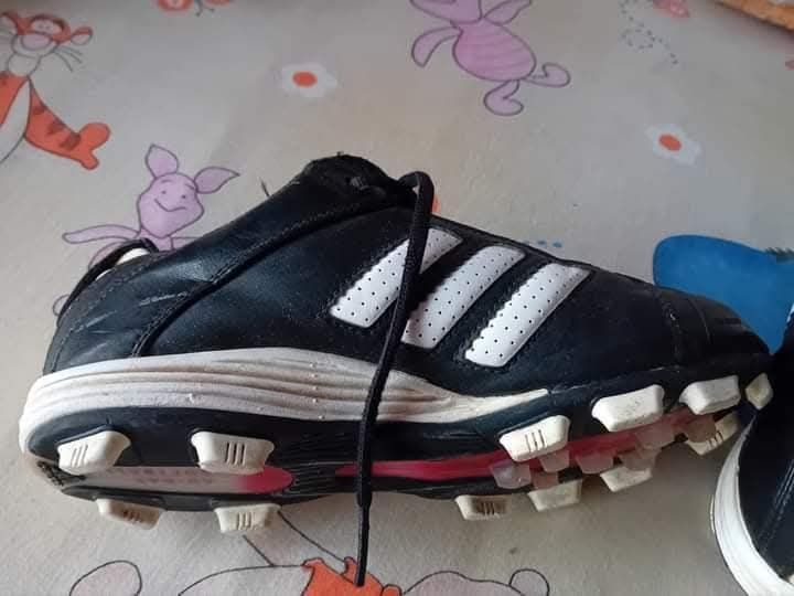 Детски бутонки "Adidas ", в идеално състояние.