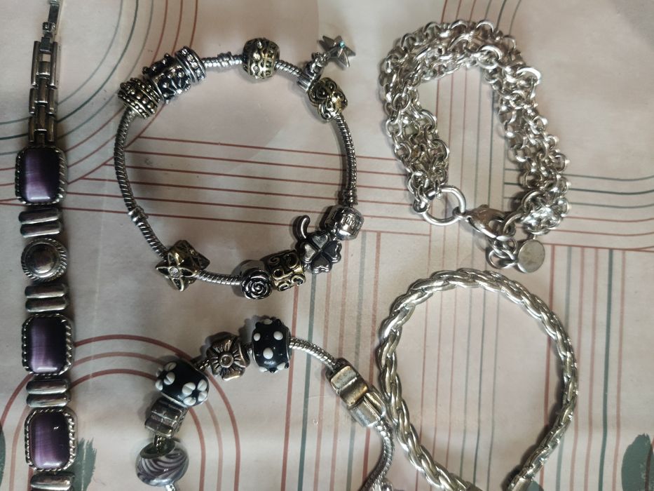 Разпродажба на Дамски гривни от медицинска стомана.