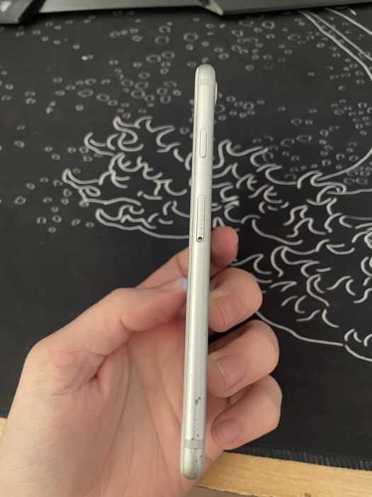 Айфон 7 в среднем состоянии