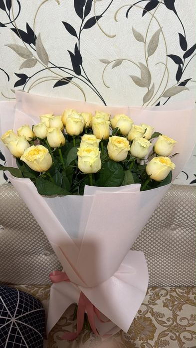 Продам 25 роз желтого цвета
