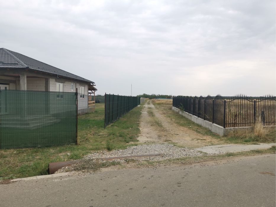 Teren Albota, intravilan + extravilan - 4600 mp