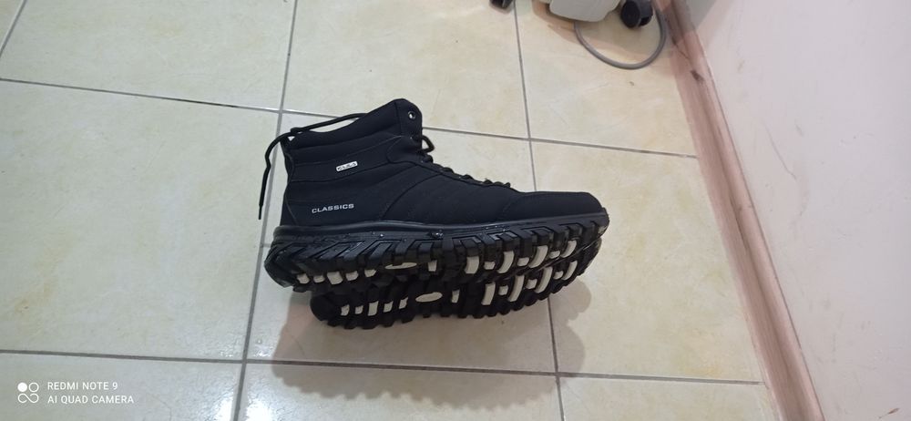 Продается зимние кроссовки Kajila