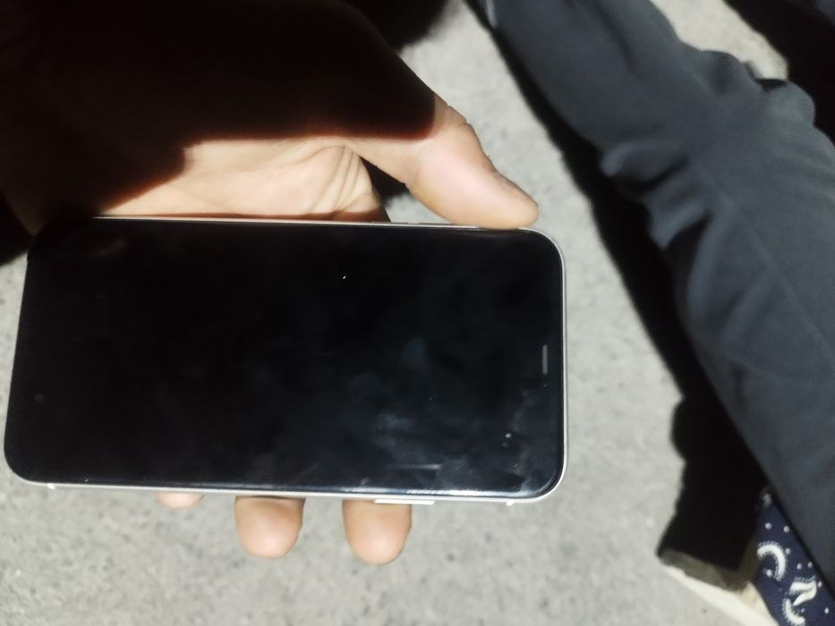 Iphone 11. Sotiladi srochna