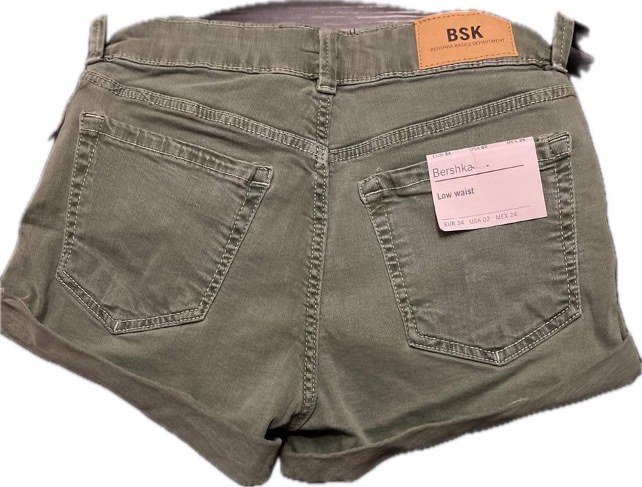 Къси панталонки с етикет