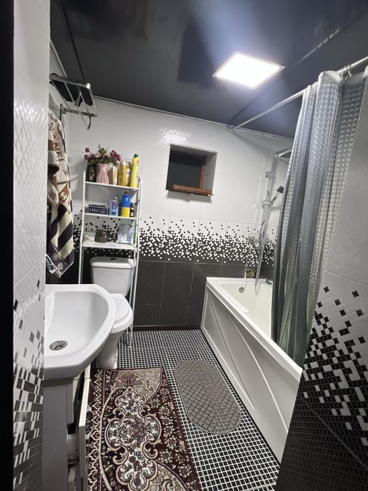 Hovli sotiladi srochno