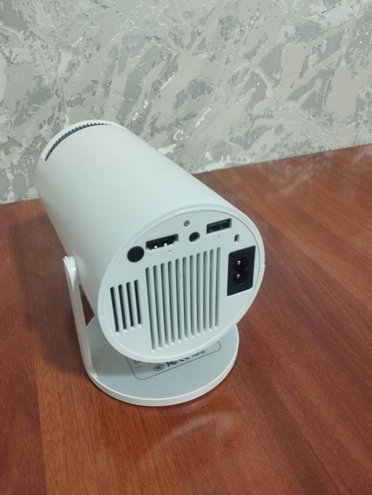 |  Mini Proyektor HY300 |