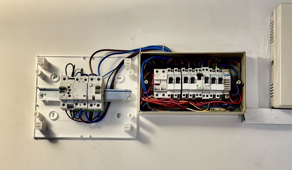 Electrician, tablotier